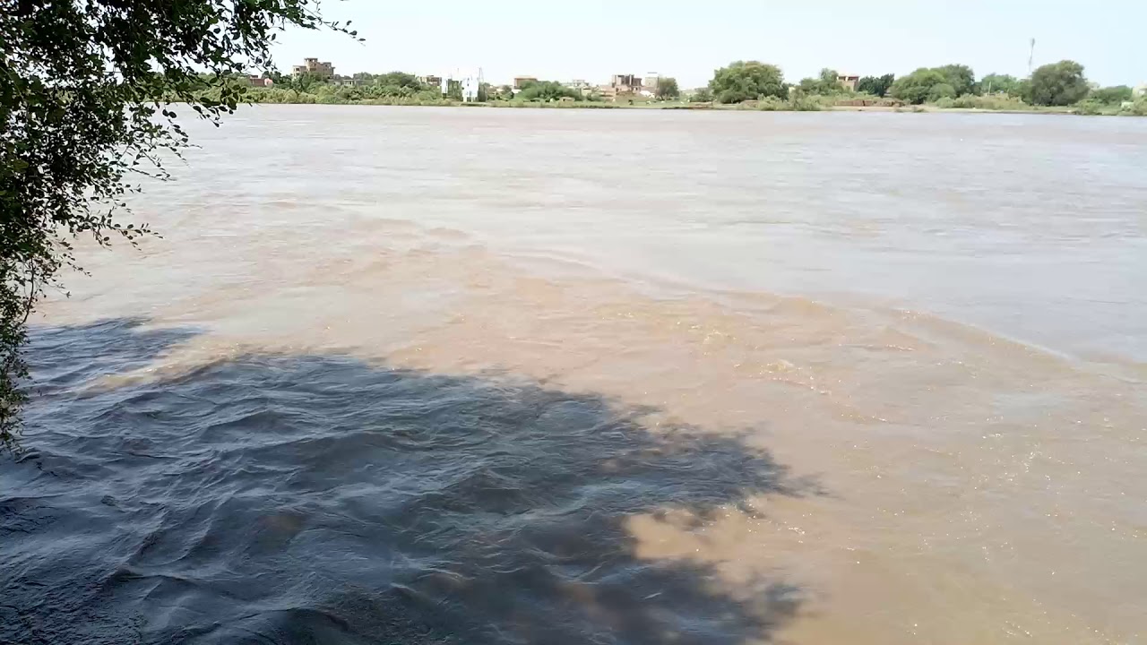 النيل الازرق اثناء دخوله الخرطوم لمقابلة النيل الابيض - YouTube