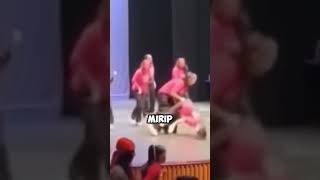 Shocking The Whole Stage