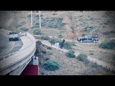 ZAC: Cuelgan de un puente a un policía de Zacatecas