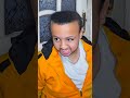 الناس يبقي معاها فلوس تحوش للزمن.. انا لما يبقي معايا فلوس