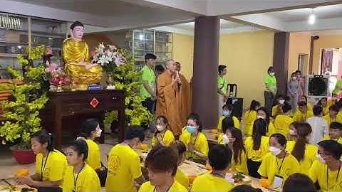 Khóa tu mùa hè _ Ăn cơm chánh niệm