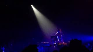 Sampha - Too Much (Live at Electric Brixton, London; 21-11-16)