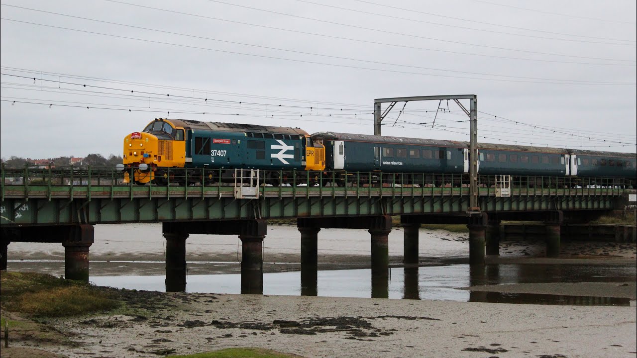 37 407+ 20 205 & 20 007 Negotiate 'The Dead Simple Positioning Move' past Catterwade and Mistley 