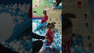 Kembar Hana Hani Mandi Telor