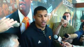 Jarnell Stokes leaves UT for NBA draft