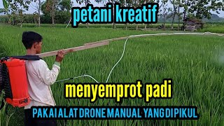 Petani Kreatif Menyemprot Padi Pakai Alat Drone Manual Yang Di Pikul
