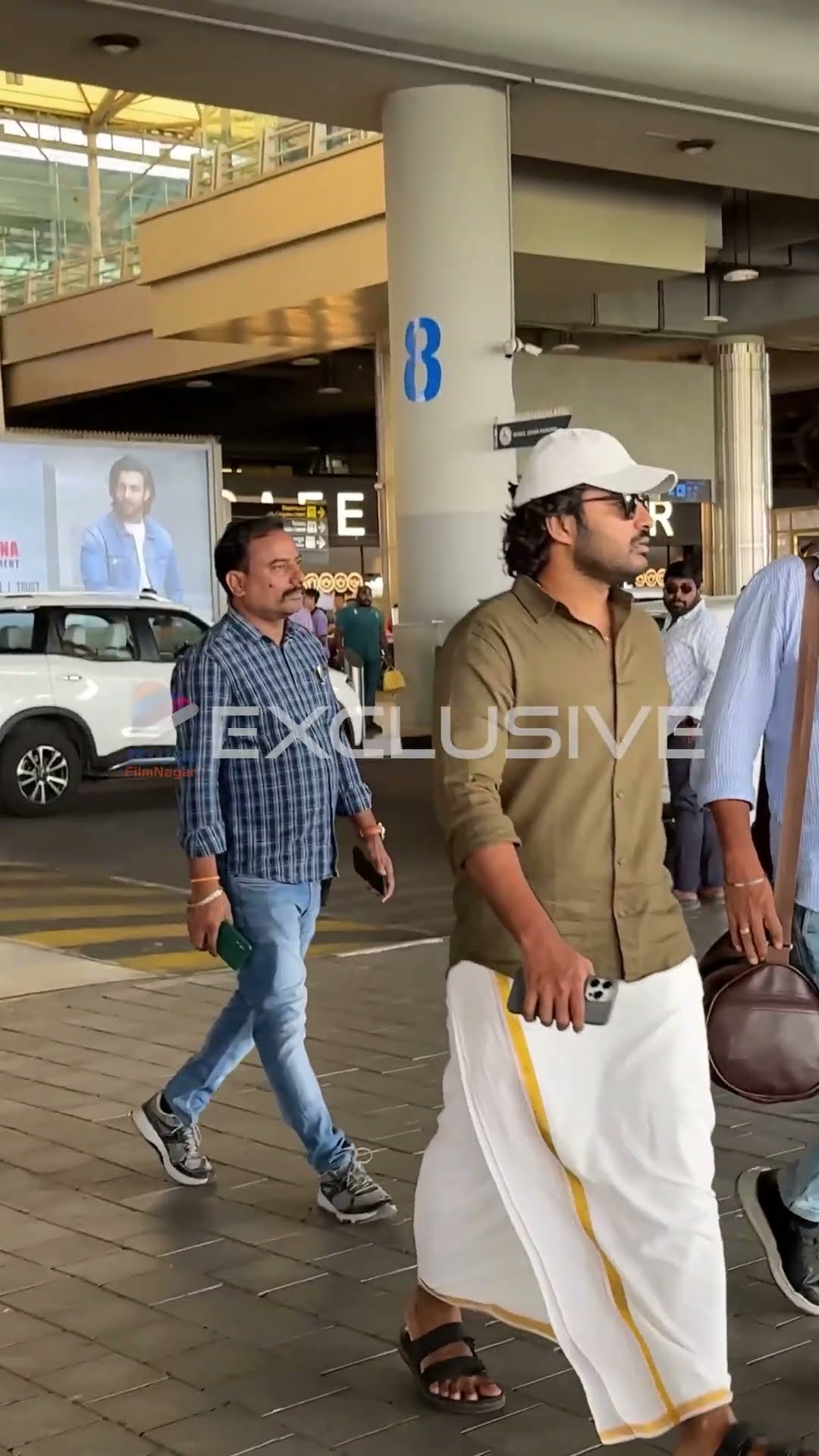 తిరుపతి నుంచి హైదరాబాద్ తిరిగొచ్చిన కిరణ్ అబ్బవరం | #KiranAbbavaram | #Dilruba | #Shorts | #YTShorts