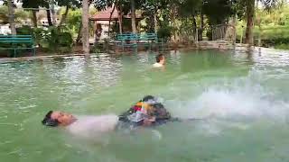 Bercanda bersama pimpinan pesantren manahijussadat dan ponpes Al Mizan berenang di pandeglang