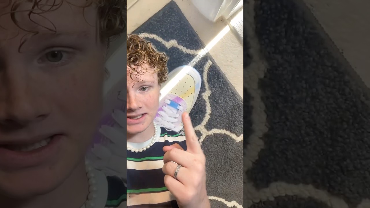 How do these shoes change color?? 