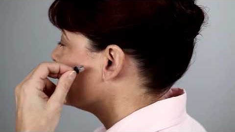 Inserting an IIC (invisible-in-the-canal) hearing aid