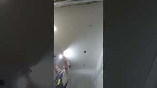 Монтаж 5-х встраиваемых светильника на потолок в ванной комнате