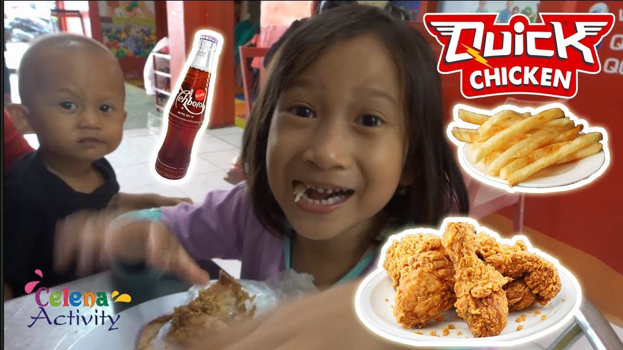 Balita Lucu Makan Ayam Goreng Dan Kentang Goreng Quick Chicken