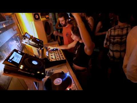 deep & trippy house grooves in a paris bar - flabaire & lazy at wax bar