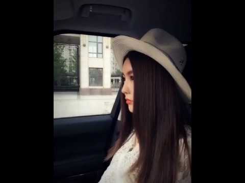 girl-farting-secretly-in-car...-funny-clip