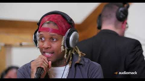 Lil Durk Performs “Dis Ain
