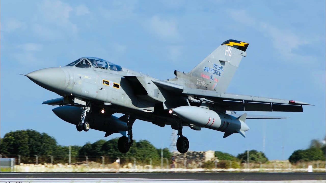 Revell 1/32 Tornado F3 conversion the pit part 2