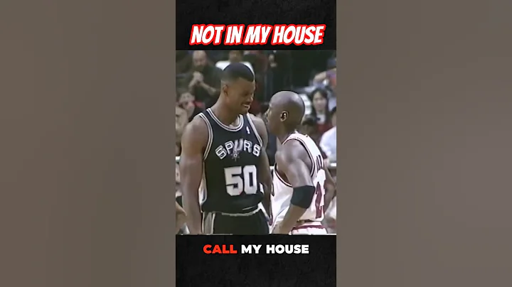 Michael Jordan sends a message for both David Robinson and his rookie named Tim Duncan. 🐐💯