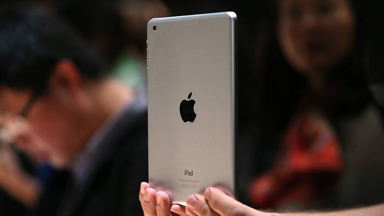 Jim Cramer Says Apple Downgrade ‘Clears the Air’