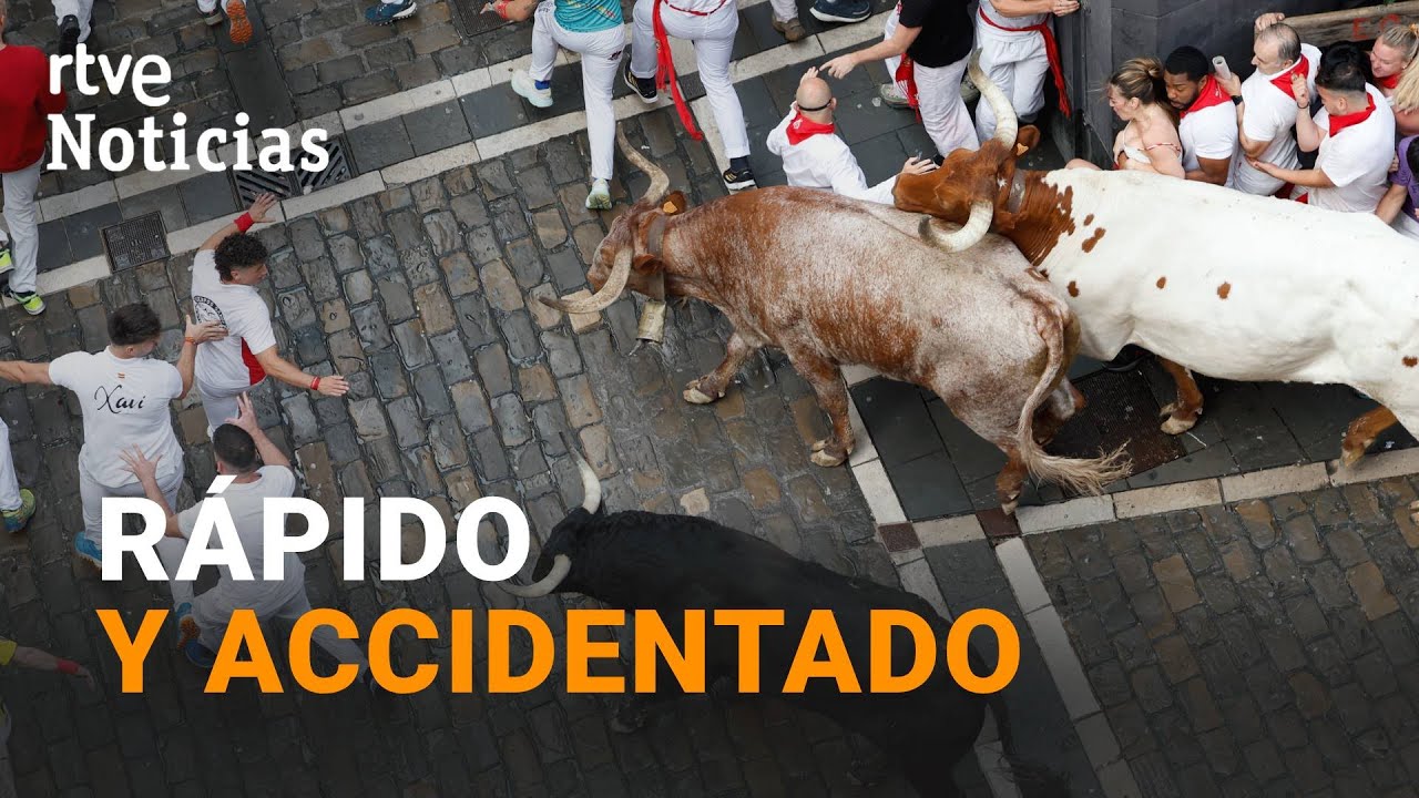 SAN FERMÍN 2025: PRIMER ENCIERRO, con los TOROS DE FUENTE YMBRO en PAMPLONA | RTVE Noticias