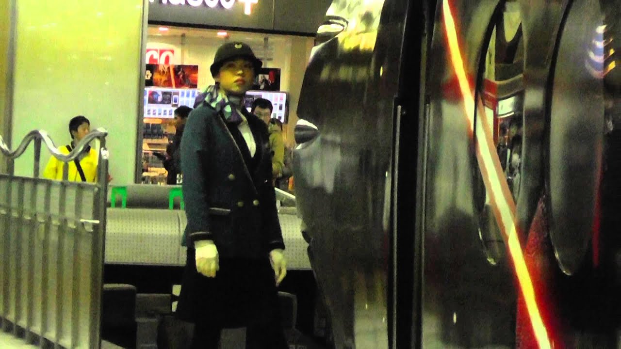 南海　特急ラピート　スター・ウォーズ　フォースの覚醒号の女性車掌さん