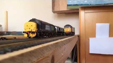 Model Railway - DRS 57007 working an intermodal train