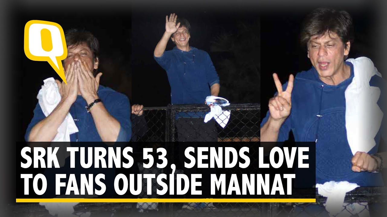 Shah Rukh Khan Greets Fans Outside Mannat On His Birthday | The Quint ...