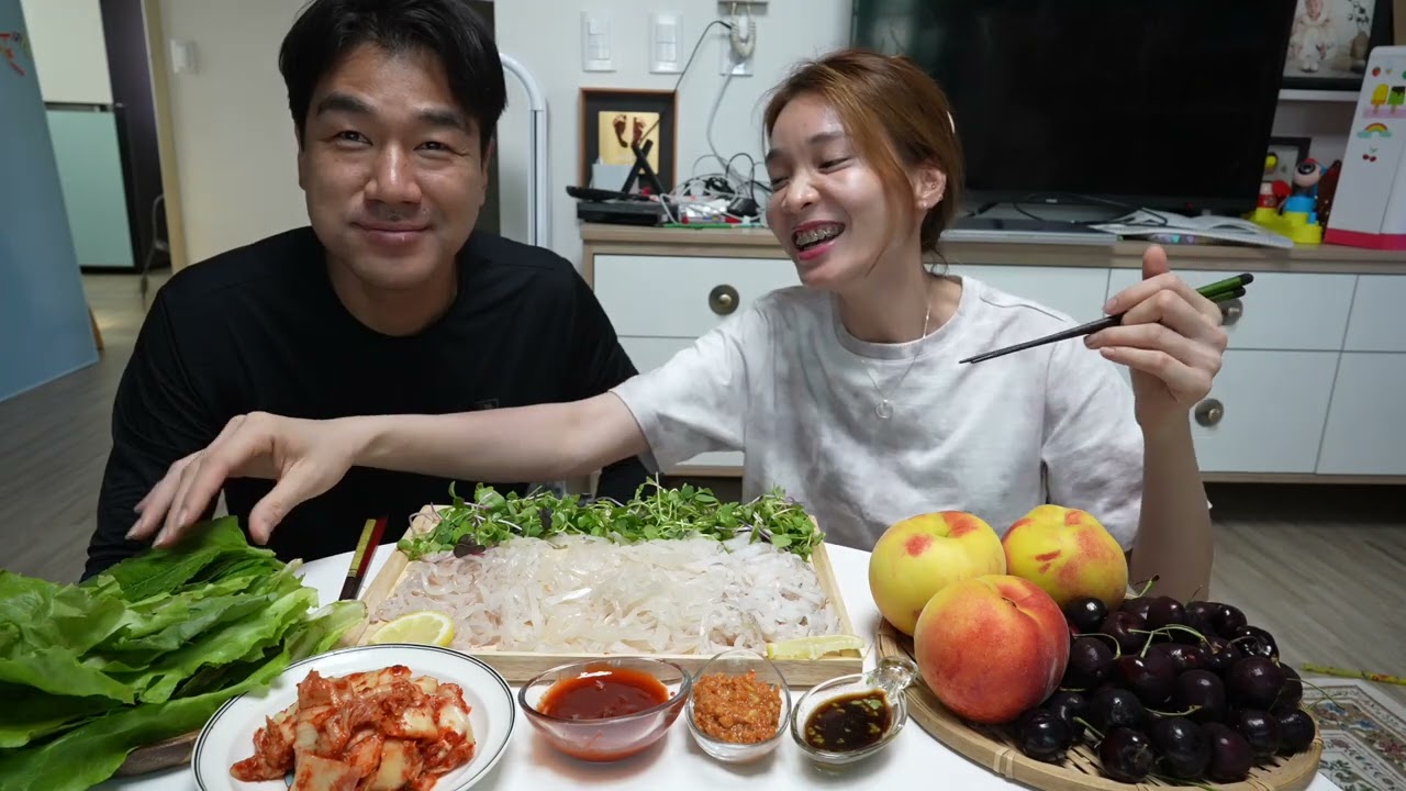 |1286| RA CHỢ VỚT BỐN CON MỰC ỐNG TƯƠI RÓI VỀ LÀM GỎI NGON ĐỈNH CỦA CHOP.