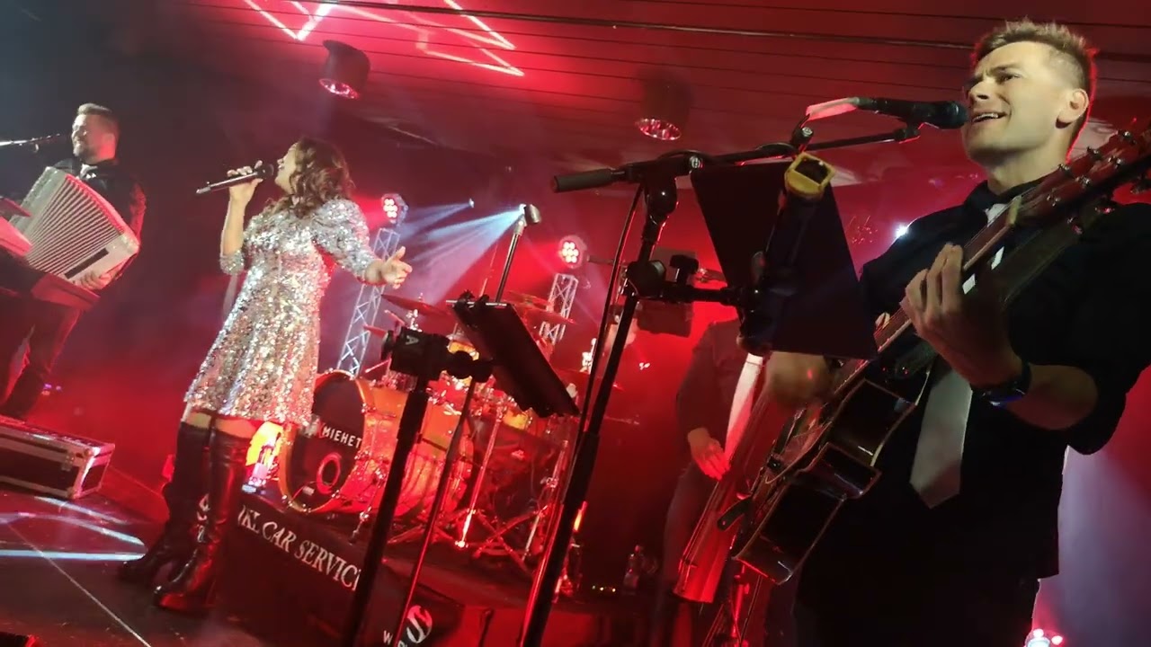 Saija Tuupanen & eXmiehet - Nauran ja rakastan