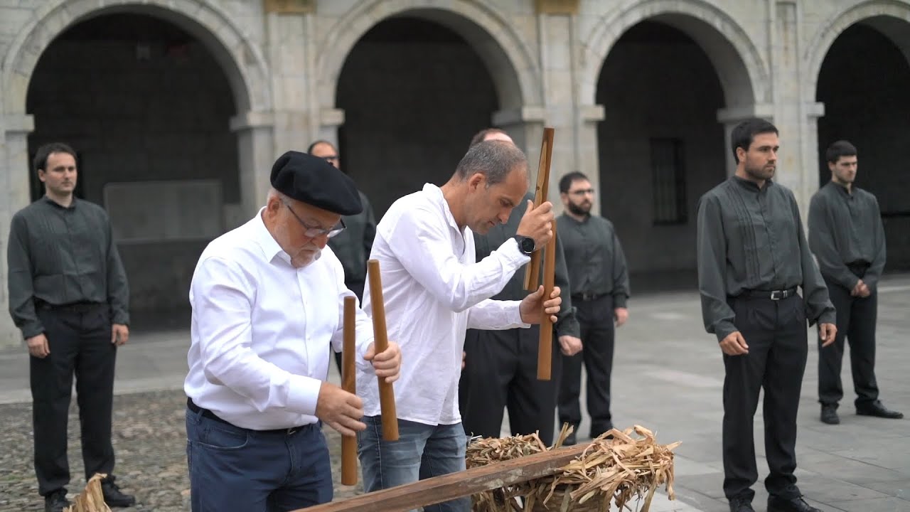 Agur zaharra (Sabin Salaberri) - ERAGIYOK Abesbatza - Ximon eta Aritz GOIKOETXEA: Txalaparta