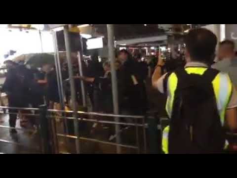 2019香港黑衣示威暴力襲擊市民11月02日