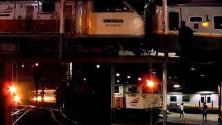 Aktivitas Malam di Stasiun Bandung - Wara Wiri Kereta Api