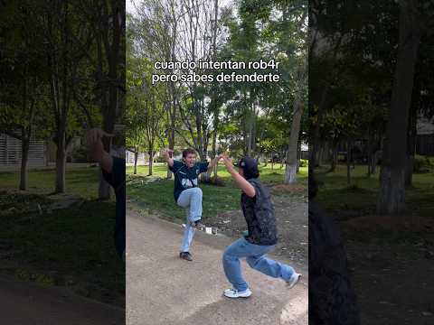 cuando intentan rob4r pero sabes defenderte #humor #shorts #comedia
