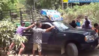 Авария на горной дороге в Таиланде An accident on a mountain road in Thailand