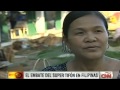 Funcionarios filipinos recorren zonas afectadas por 'Haiyan'