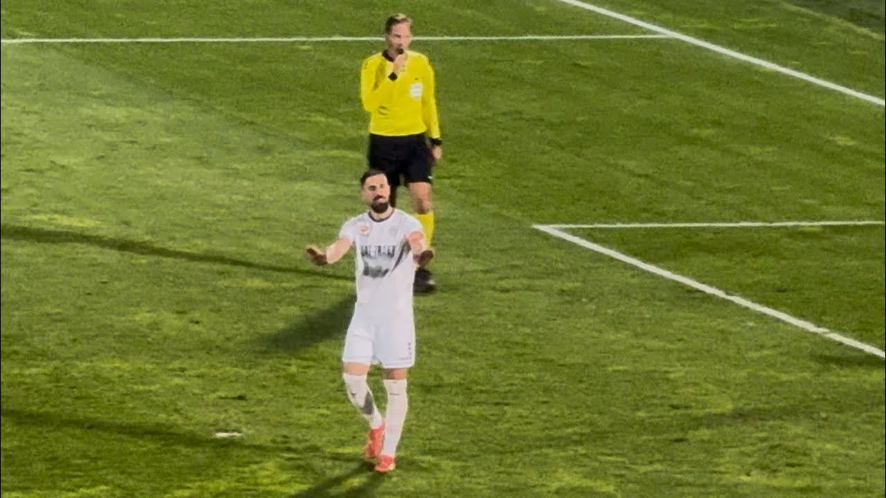 Degenek "utišavao" Grobare nakon gola i uvreda sa tribina, dobio povike "Ustašo", Jovanović reagovao