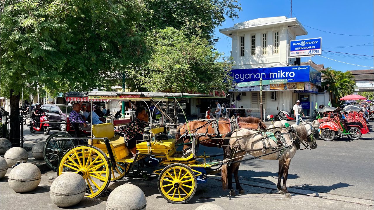 PASAR BERINGHARJO PUSAT OLEH OLEH BATIK DAN KULINER