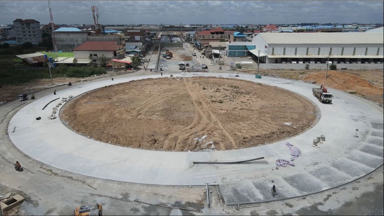 Construction of the bridge over National Road No. 4 of the Third Ring ...