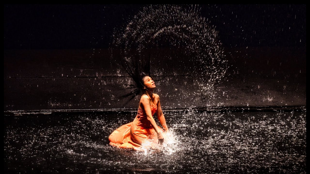 Düşlerle Dans Eden Bir Sanatçı: Pina Bausch'un Dans Tiyatrosu