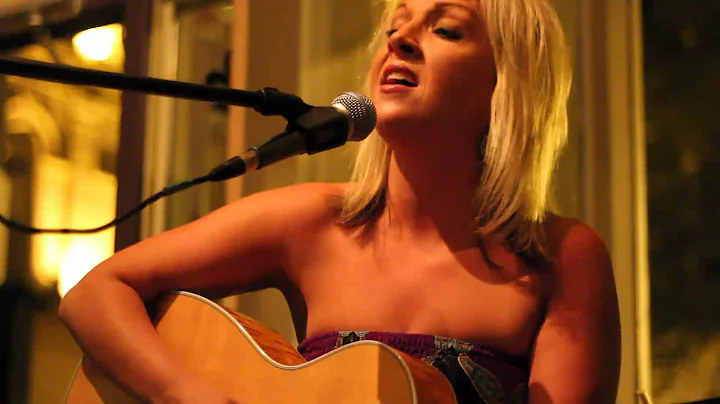 Live at Bourbon Quarter: Paula Nicholson