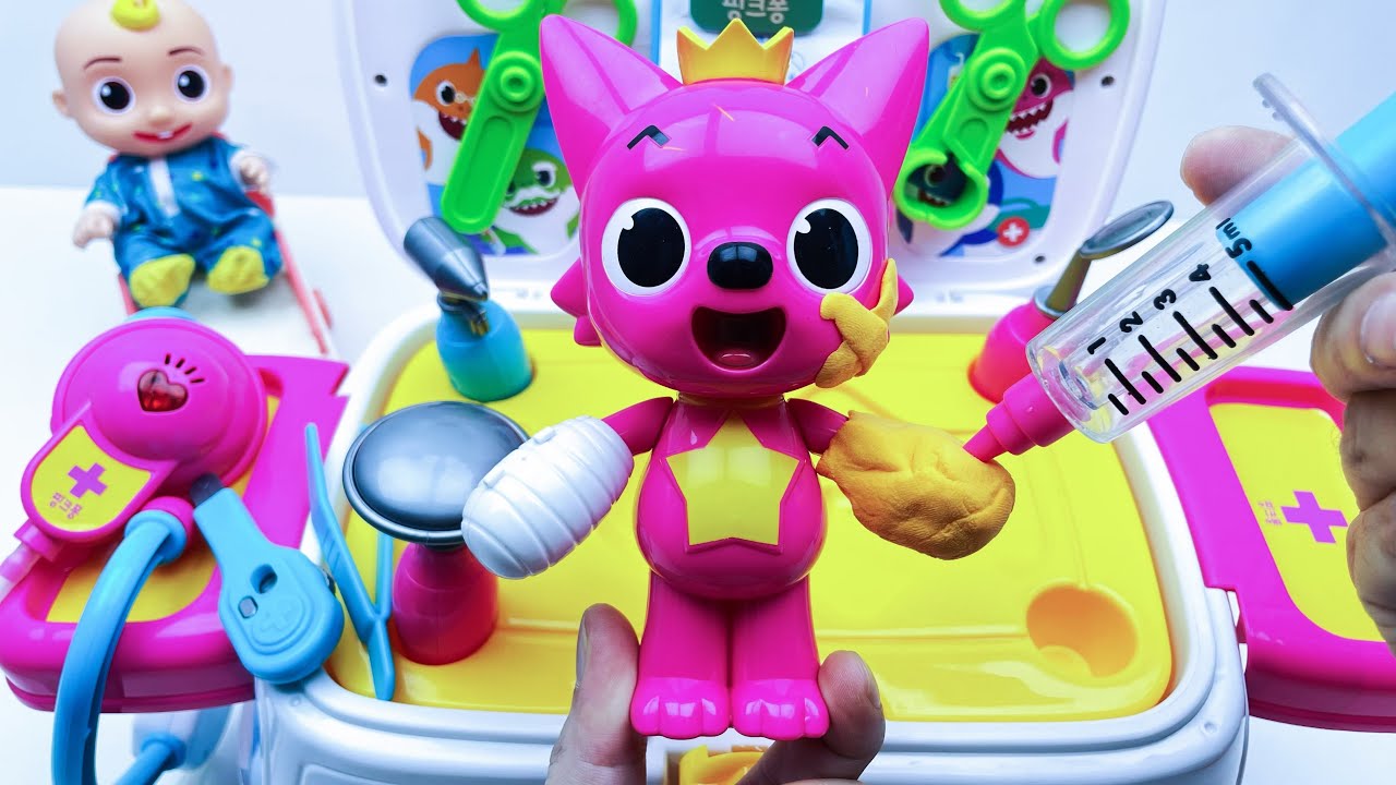 Pinkfong & Barbei Family Outdoor Party 💉Pinkfong visits Doctor🚑 Ambulance Playset ASMR | Review Toys