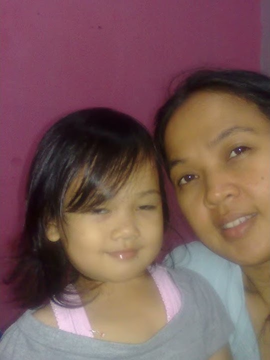 Tante Caem Bergaya Narsis