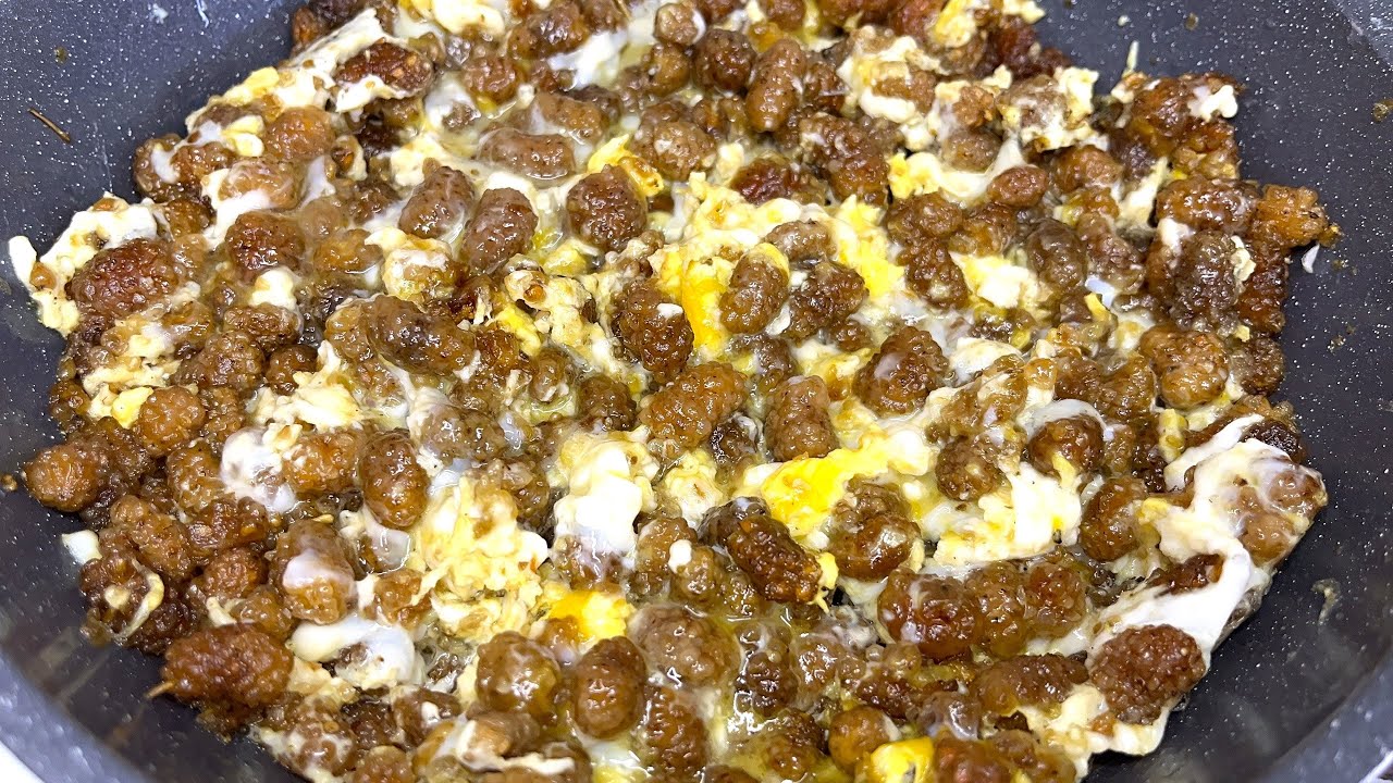 Omelette recipe with dried mulberry - Local Turkish foods - Breakfast recipes - Omelette recipes