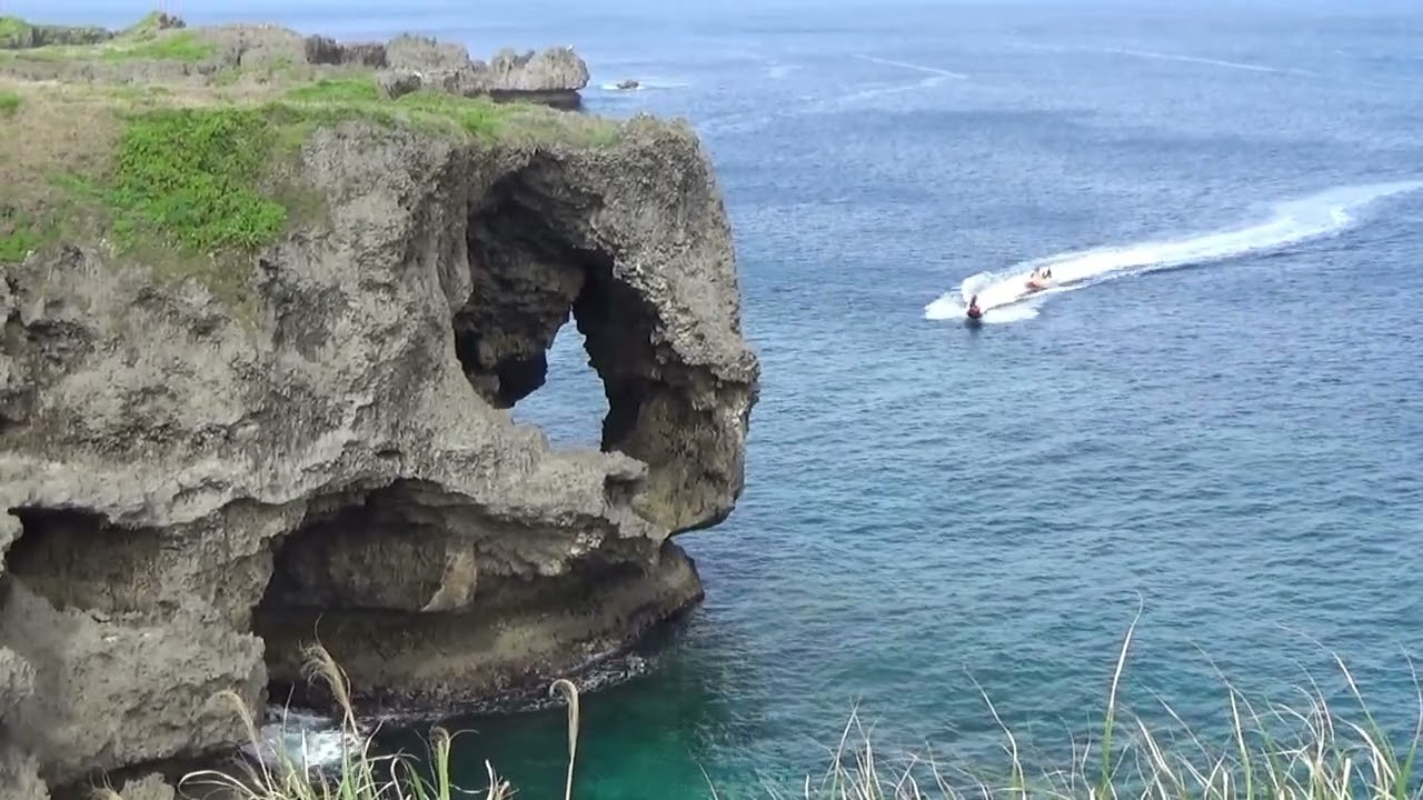 沖縄の万座毛海岸 沖縄35 美しい万座毛の海景色、楽しいお買い物 （沖縄県 2025.4.27