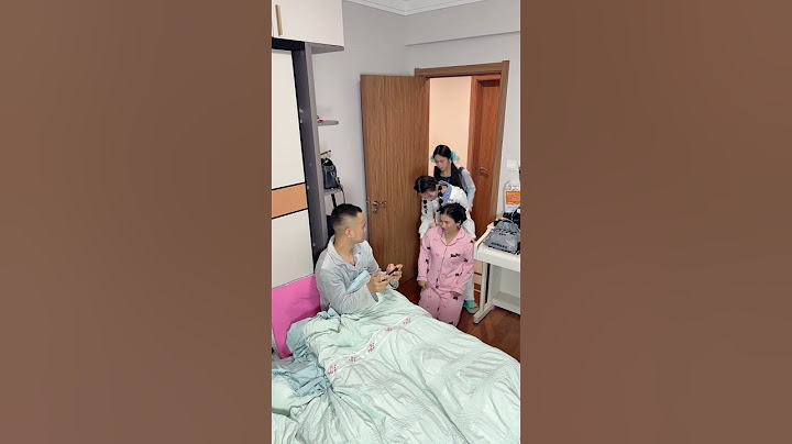女儿看见妈妈被爸爸欺负的不敢说话立马拿起武器暴揍爸爸！ #搞笑 #高能段子手 #funny #搞笑 #高能段子手 #comedy