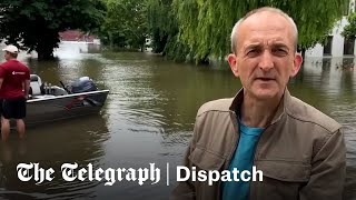 video: Russian missiles greet Zelensky’s visit to flooded Kherson region