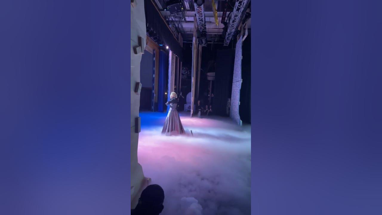 Frozen - Dress Change - Side View