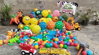 Waow.. banyak kereta lucu!! kereta Thomas main bola, meletus balon isi mainan, balon sapi terbang..