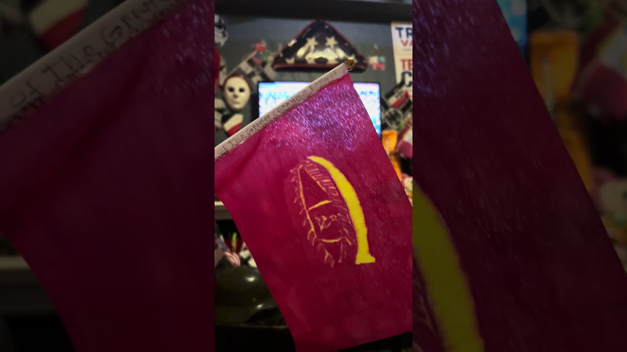 I made a flag of the Greater Communist Empire of Chason 🟥👁️ ☭🟥