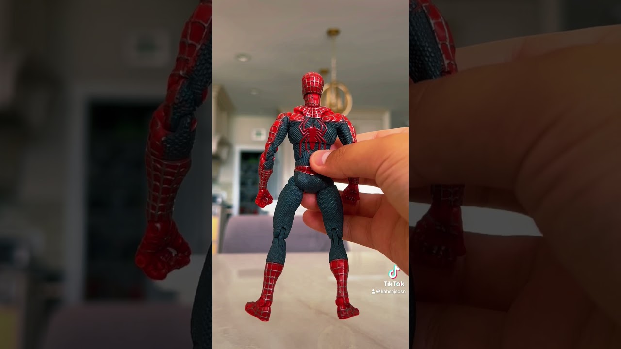 A really quick review on the 2004 Super Poseble Spider-Man. 
