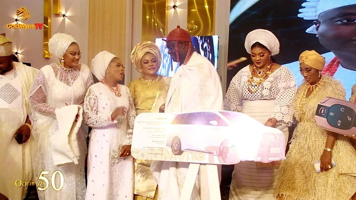 OONI OF IFE OBA ADEYEYE OGUNWUSI RECEIVES ENORMOUS GIFTS AS KING SUNNY ADE PERFORMS AT BIRTHDAY GIG